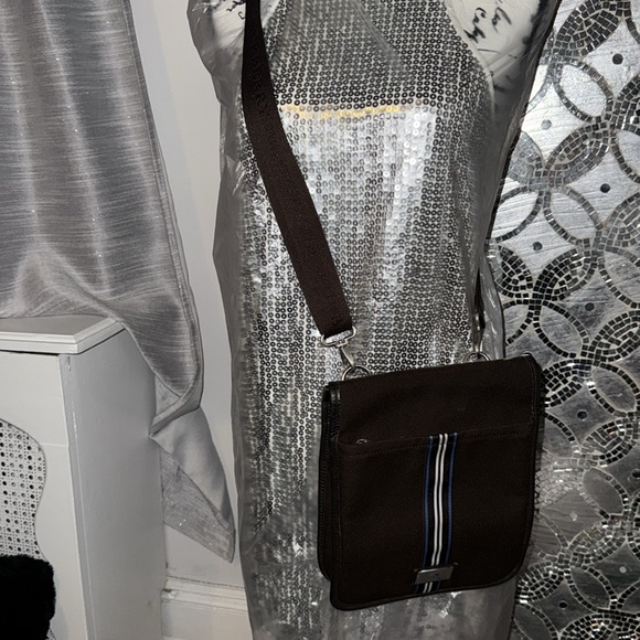 Preloved Burberry brown messenger crossbody great condition 8”W X 10.5”L - Picture 11 of 11